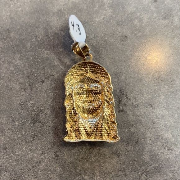 10KT Yellow Gold Jesus Pendant - Picture 3 of 3